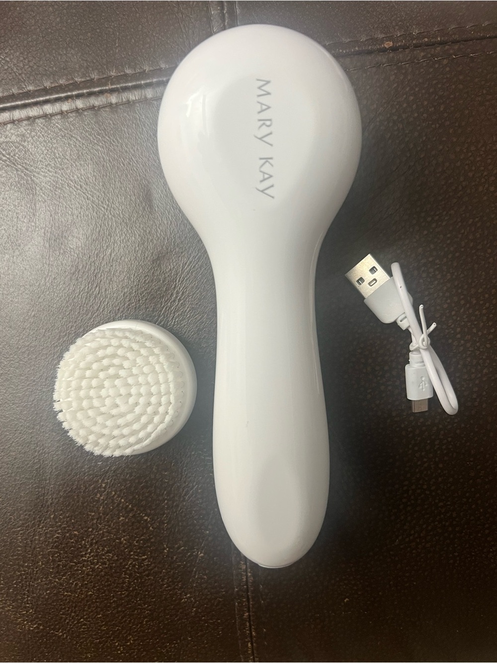 Mary Kay White Vibrating Facial Cleansing Brush with USB Charging